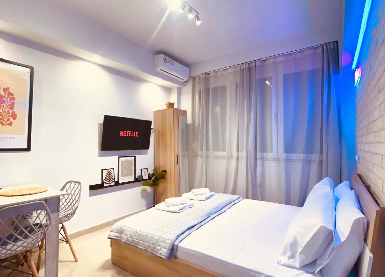 Neon City Pulse - Casa Nativaの連絡先